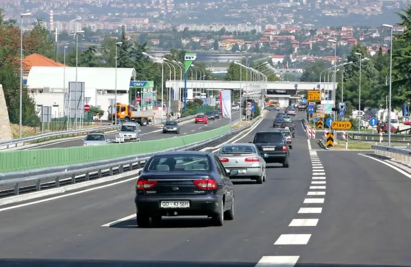 Kratkoročne naložbe v avtoceste in hitre ceste na Primorskem so namenjene predvsem odpravi nekaterih ozkih  grl okrog Kopra.