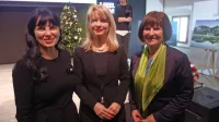 Vodilne dame slovenskega turizma (z desne): državna sekretarka 
Eva Štravs Podlogar, direktorica STO Maj Pak in direktorica 
direktorata za turizem Helena Cvikl.