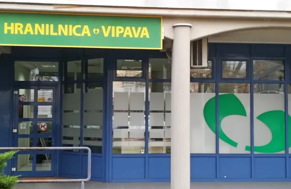 V Ajdovščini si nekateri želijo, da bi Primorska hranilnica Vipava 
zopet bila odprta tudi ob  sobotah. 