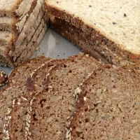 Izbira zdravih polnozrnatih vrst moke in iz njih narejenih   kruhov je 
velika. 