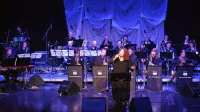  Mia Žnidarič je z Jazz Punt Big Bandom najprej zapela veliko uspešnico A si ti al' nisi ti moj ljubi.   