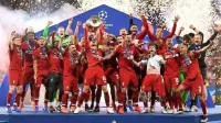 Tako so se Liverpoolovi nogometaši veselili po junijski zmagi v ligi 
prvakov. Prepričljivo vodilna ekipa angleškega prvenstva je tudi v 
Dohi velik favorit.