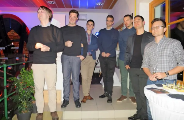 Matevž Straus, Peter Lahajnar, Matevž Šlabnik, Drejc Kokošar, Urban Šlabnik, Iztok Hvala in Žan Menart (z leve) nameravajo z zavodom 
ID20  dediščino popeljati v prihodnost.