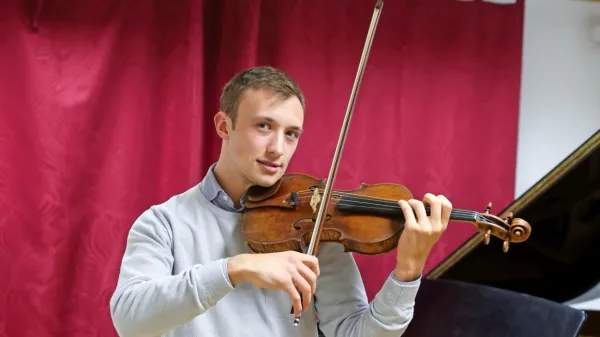 Aleš Lavrenčič iz Doberdoba je druga generacija glasbenikov v 
družini. 