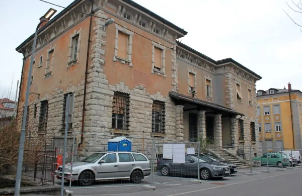 S prenovo bo država pred propadanjem rešila spomeniško zaščiteno stavbo in izkoristili prostore, ki so po velikosti in lokaciji v 
središču mesta primerni za organe javne uprave.



