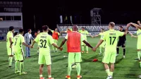 Del moštva iz zadnje prvoligaške sezone FC Koper ob proslavljanju 
ene do zmag.