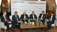  Na Zemonu so prehojeno pot slovenskih someljejev predstavili (z leve) Peer F. Holm, William Wouters, Ivan Peršolja, 
Davorin Škarabot, Boris Gašparin in gostitelj Tomaž Kavčič. 