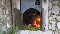 Štanjelske jaslice se skrivajo v mnogih kotičkih starega naselja.  