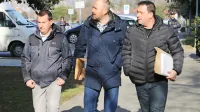 Dejan Šurbek (v sredini) bo s soobtoženimi konec tedna sedel na 
zatožno klop koprskega okrožnega sodišča. 