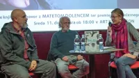 Film in knjigo sta v Izoli predstavila režiser Miha Čelar (levo) in 
pisatelj Mate Dolenc. Z njima se je pogovarjala Diana Pungeršič. 