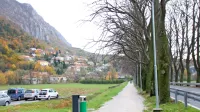 Projekt  prenove glavne prometnice  na željo Vipavcev vključuje 
tudi  ureditev utrjene  poti za pešce in kolesarje ob drevoredu. 