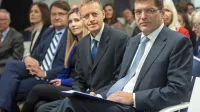 Janez Lenarčič (desno) se je včeraj udeležil tudi okrogle mize o EU 
in kriznem upravljanju. 