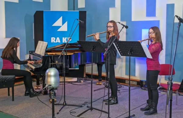 Trio Amicus Glasbene šole Ajdovščina je v v studiu Hendrix na
Radiu Koper v oddaji Klasično, mladostno in … živo! nastopil
februarja lani.