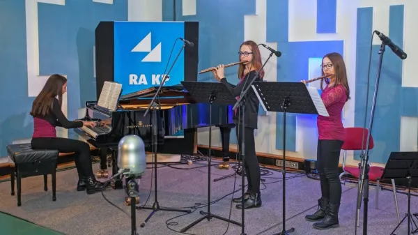 Trio Amicus Glasbene šole Ajdovščina je v v studiu Hendrix na 
Radiu Koper v oddaji Klasično, mladostno in … živo! nastopil 
februarja lani.