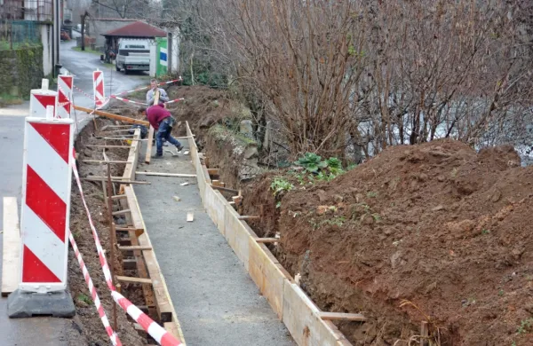 Zaradi neugodnega  vremena so protipoplavni zid začeli graditi nekoliko kasneje, kot so sprva 
načrtovali, dokončali pa naj bi ga v prihodnjem letu.