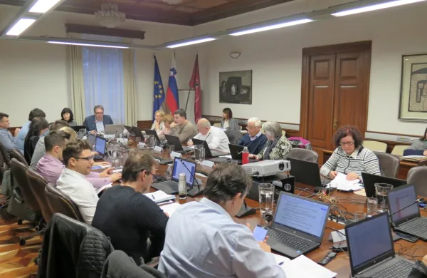 Na zadnji občinski seji so svetniki predlagali video snemanje 
občinskih sej.