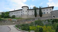 Delo Javnega zavoda Komenski Kras, ki je pomembno prispeval k 
turistični oživitvi Štanjela, bo nadaljevala Razvojna destinacijska 
organizacija Krasa in Brkinov. 