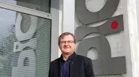 Direktor sežanskega Inkubatorja Dorijan Maršič napoveduje, da 
bodo s  pridobljenim denarjem  naslednja tri leta pomagali pri 
razvoju  inovativnih mladih podjetji.   