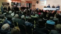 Polni  dvorani so knjigo  predstavili  Danijel Cek,   Renato Podbersič in Tomaž Simčič.