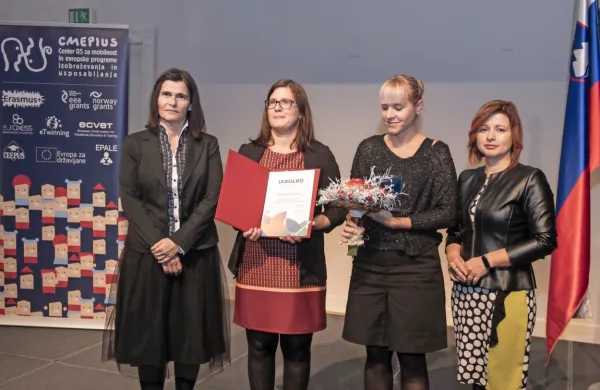 Srednja gozdarska in lesarska šola Postojna si je prislužila nagrado 
Jabolko kakovosti. 