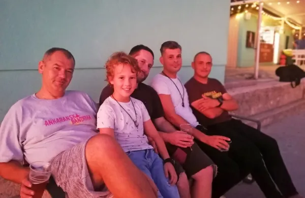 Svinjske tačke so (z leve) Marino Lampe, Aljaž Kužner, ki ga  je med fotografiranjem zastopal sin Rok, 
Peter Veljačič, Sebastjan Jerman in Bojan Pribac. 