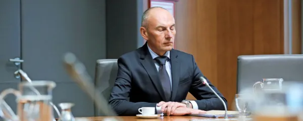 Minister za zdravje Aleš Šabeder naj bi v prvih mesecih tega leta 
predstavil predlog sprememb zakona o zdravstvenem varstvu in 
zavarovanju ter dolgo pričakovani zakon o dolgotrajni oskrbi in 
zavarovanju zanjo.