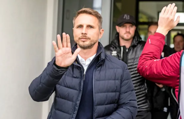 Trener Tabora Almir Sulejmanović, v ozadju je njegov pomočnik 
Domen Beršnjak