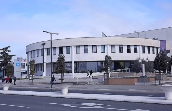 Adriatic Slovenica je bila doslej tretja največja  zavarovalnica na 
slovenskem trgu, združena zavarovalnica Generali pa je zdaj druga 
največja pri nas. 
