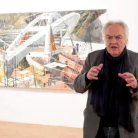 Kustos Andrej Medved pred sliko Suzane Brborović  