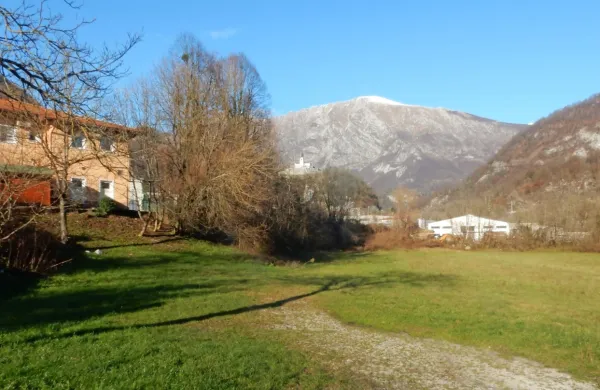 Kobariški dom za zaščito in reševanje bodo gradili v industrijski 
coni ob vpadnici iz tolminske strani.