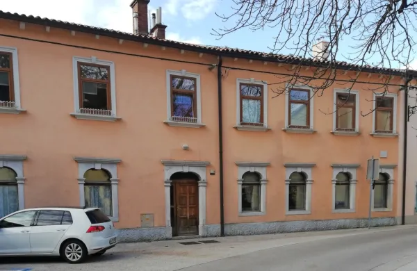 Center za dnevno varstvo starejših bodo uredili v prostorih 
nekdanjega lokala Topla malica.