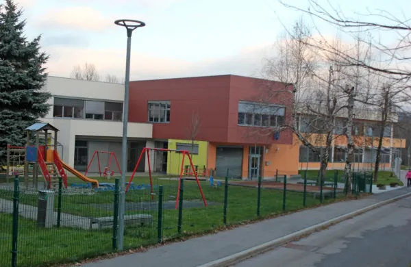 Cena vrtca za starše, ki imajo otroke v Vrtcu Postojna in vrtcu pri 
OŠ Prestranek (na fotografiji), po novem ne bo več enotna, pač pa 
bodo slednji plačevali več.