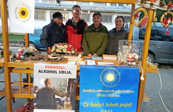 Eno od treh stojnic so člani društva postavili tudi v Parku Nade 
Žagar.