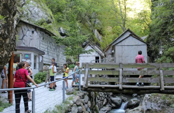 Bolnico Franjo je mogoče  bolje spoznati tudi iz domačega 
naslonjača. V živo je seveda izkušnja  povsem drugačna. 