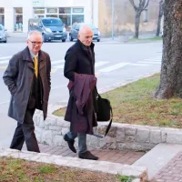 Danilo Zavrtanik (levo) se je sojenja na ajdovskem okrajnem 
sodišču včeraj udeležil z odvetnikom Boštjanom Penkom.