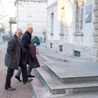 Danilo Zavrtanik (levo) se je sojenja na ajdovskem okrajnem 
sodišču včeraj udeležil z odvetnikom Boštjanom Penkom.