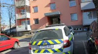 Postojnčane je lani na kulturni praznik pretresla   tragedija, ki se je 
zgodila v kletnem stanovanju bloka v Ulici Prekomorskih brigad.  
