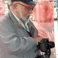 Evgen Bavčar,  ki gleda z “duhovnimi očmi”, je naredil več posnetkov razstave v galeriji Loža.   