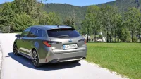 Toyota je s korenito prenovo corolle naredila pomemben korak, ki 
se bo poznal tudi pri priljubljenosti. Karavanska izvedba je 
zagotovo primerna izbira za družino, cena pa bo odvisna od izbire 
pogona.