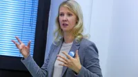 Medijska psihologinja mag. Martina Peštaj poudarja, da otroci  niso  
le  pasivni gledalci,  ampak  aktivni gledalci, ki  doživljajo, razmišljajo,  podobe jim burijo  domišljijo..