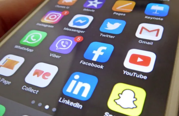 Med klepetalnimi storitvami pri Slovencih prednjači viber, med 
družbenimi omrežji pa facebook.