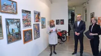  Kustosinja Tatjana Sirk (desno), pobudnik Stevo Vujič in direktorica Obalnih galerij Jelka Pečar  