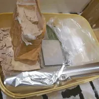 Pri enemu od osumljenih “kandidatov” so  zasegli pol kilograma 
heroina in sto gramov kokaina.  