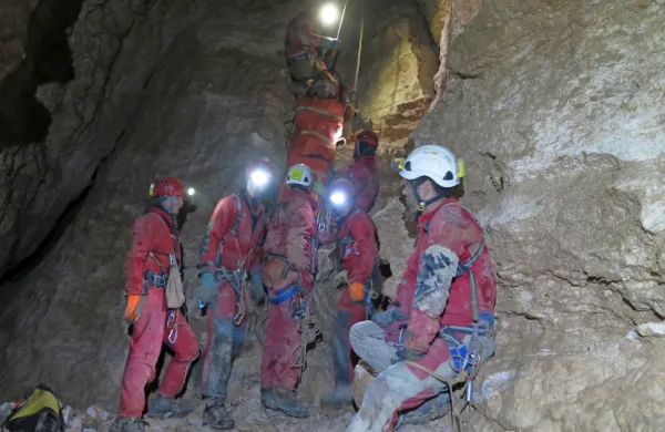 Reševanje iz jame Primadona bo National Geographic prikazal v 
seriji Rescued (Rešeni). 