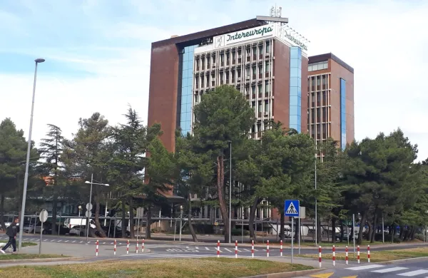 Pošta Slovenije je povečala delež v Intereuropi na skoraj 81 
odstotkov; med delničarji, ki so prodali delnice,  je bilo kar precej 
zaposlenih in nekdanjih zaposlenih.
