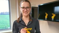 Aurora Makovac: “Če kot študent odpreš svoj s.p., moraš plačevati   
prispevke, izgubiš nekatere študentske ugodnosti, recimo subvencioniranje prehrane, prevoza ter možnost nekaterih štipendij. 
To ni spodbujanje podjetništva med mladimi!” 