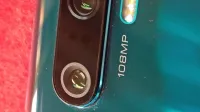 Nabor  petih kamer na hrbtni strani telefona