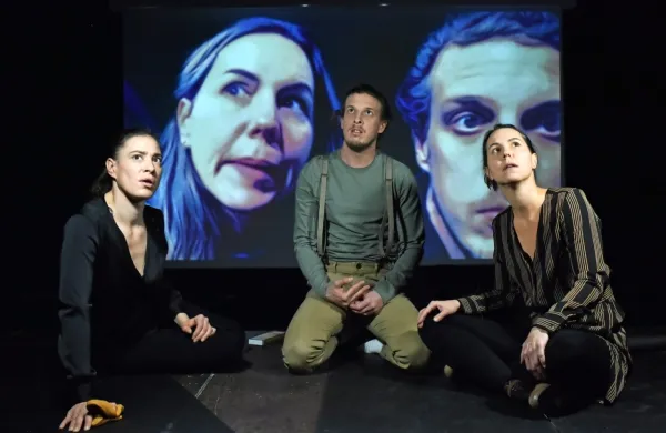 Igralci in soustvarjalci (z leve): Medea Novak, Tilen Kožamelj (k. g.) in Maja Poljanec Novak