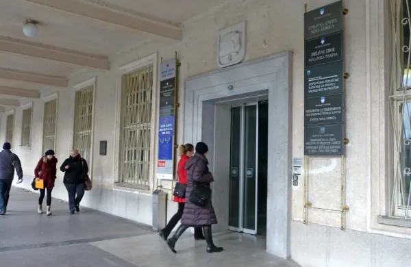 Na kritike, da preveč povečuje število zaposlenih v upravi, župan odgovarja: “Brez dodatnih kadrov
ne bi zmogli vseh razvojnih investicij, ki so pred nami.”