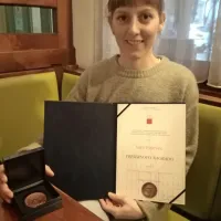 Lara Pirjevec iz Matavuna je za magistrsko nalogo o predstavitvi 
Divaške jame prejela fakultetno Prešernovo nagrado.  